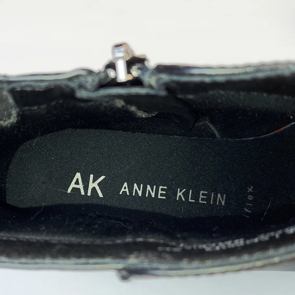 Anne Klein Womens Sz 9 Catriona Black Zip Ankle Bootie Block Low Heel Almond Toe - Picture 8 of 14